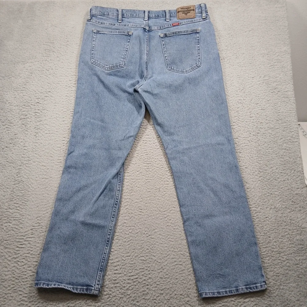 Wrangler Premium Quality Jeans Men's 38x30 Light Wash Denim‎ Straight Leg
